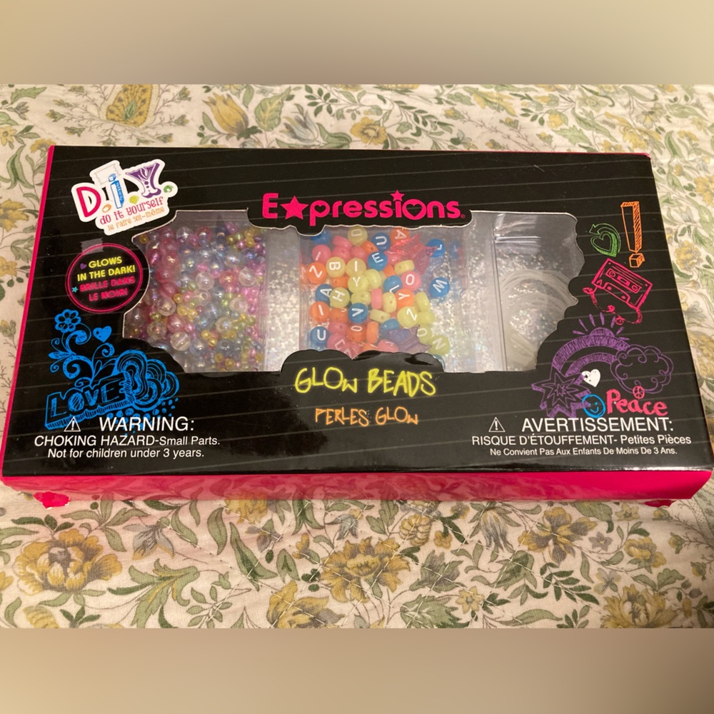 New DIY FRIENDSHIP Bracelet Making Kit Expressions Glow Beads Bracelet